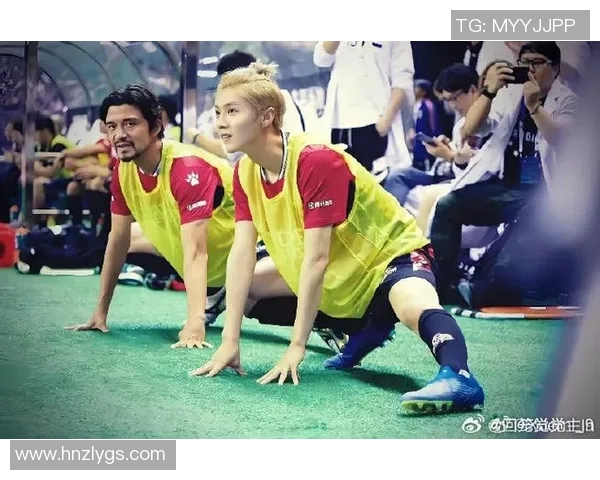 鹿晗与足球明星亲密合影展现运动与偶像的完美结合 鹿晗与足球明星亲密合影展现运动与偶像的完美结合